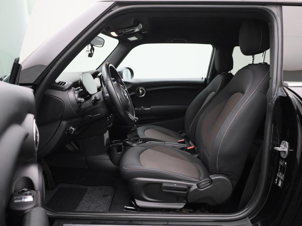 Mini 3-deurs 1.5 cooper essential | navigatie | black pakket | parkeer sens