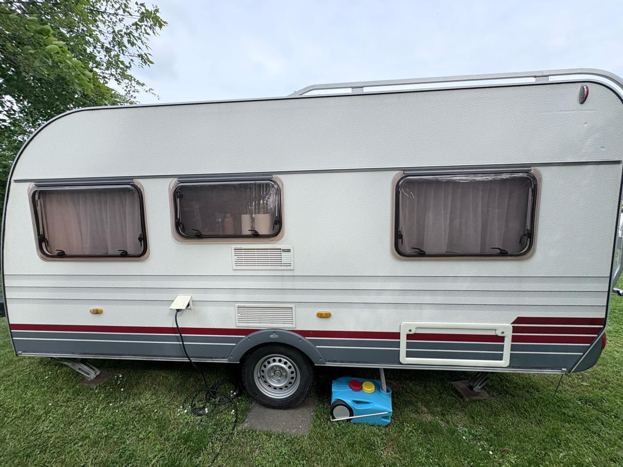 Home-car Racer 45 Spirit. 4 pers caravan met voortent&luifel