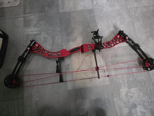 Als nieuwW&W X-36 Dragon Compoundboog 36 " Axle to Axle 30 tot 70 pond LH