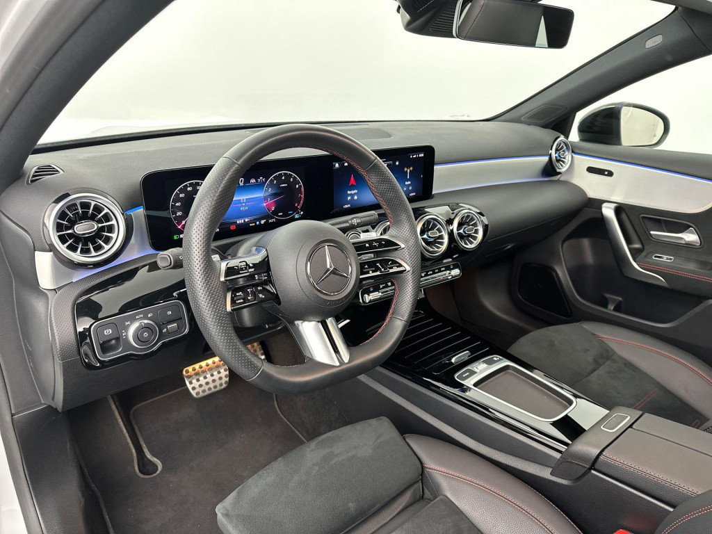 Mercedes-Benz A-Klasse 200 amg premium pano acc sfeer camera
