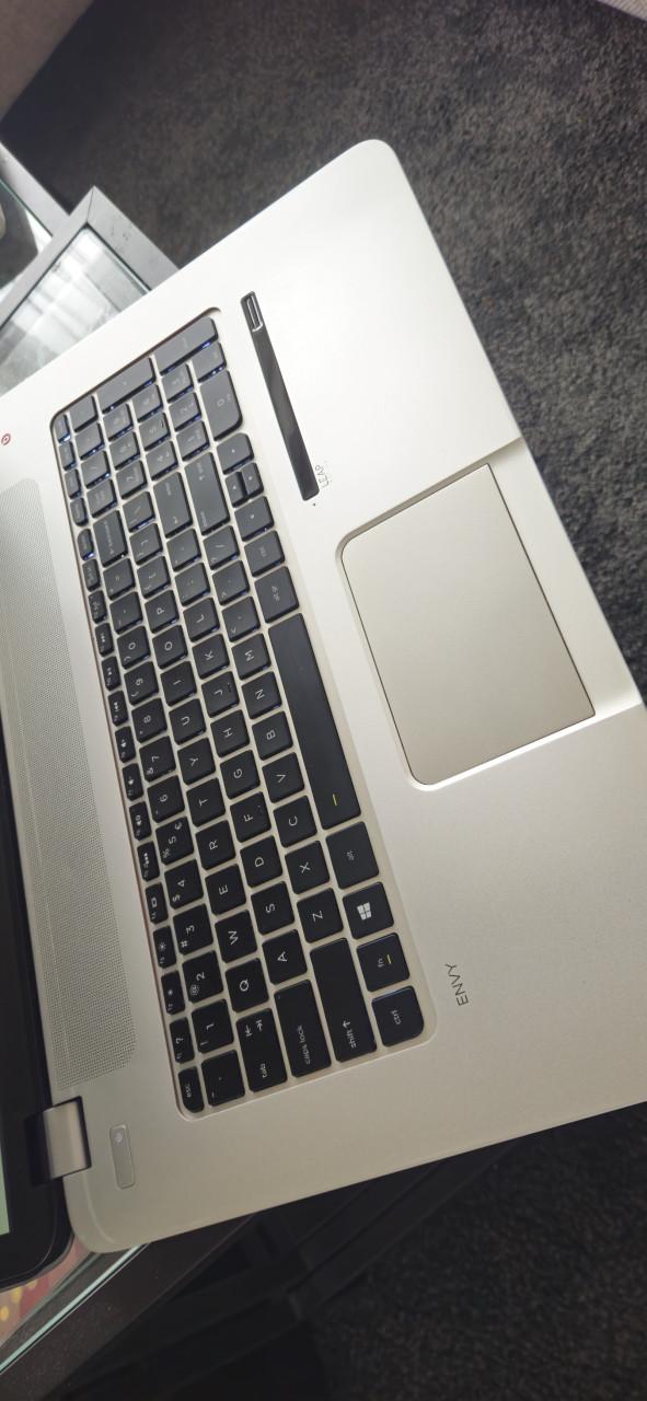 HP Envy 17-j120ed Leap Motion