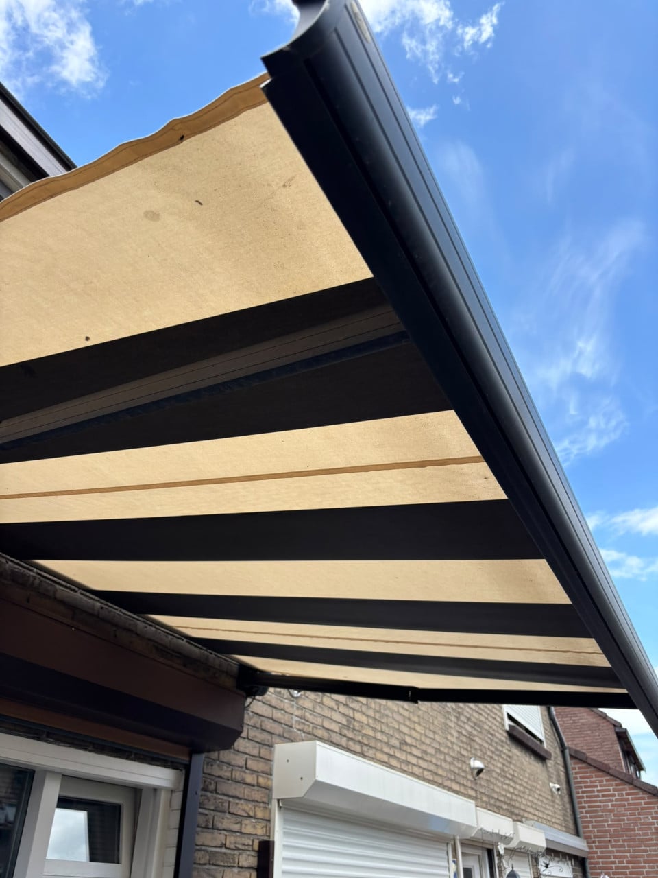 Electrisch zonnescherm €75,-