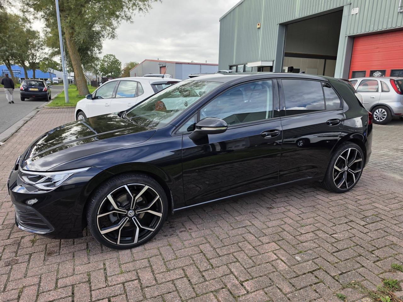 TE KOOP – VOLKSWAGEN GOLF 8 1.5 TSI R-LINE – 131 PK