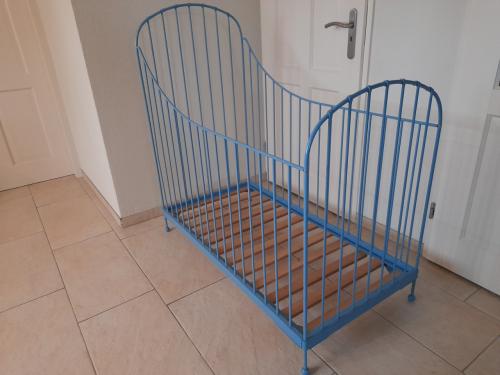 Jickerson ledikantje (in goede nette staat ) in hoogte verstelbaar!