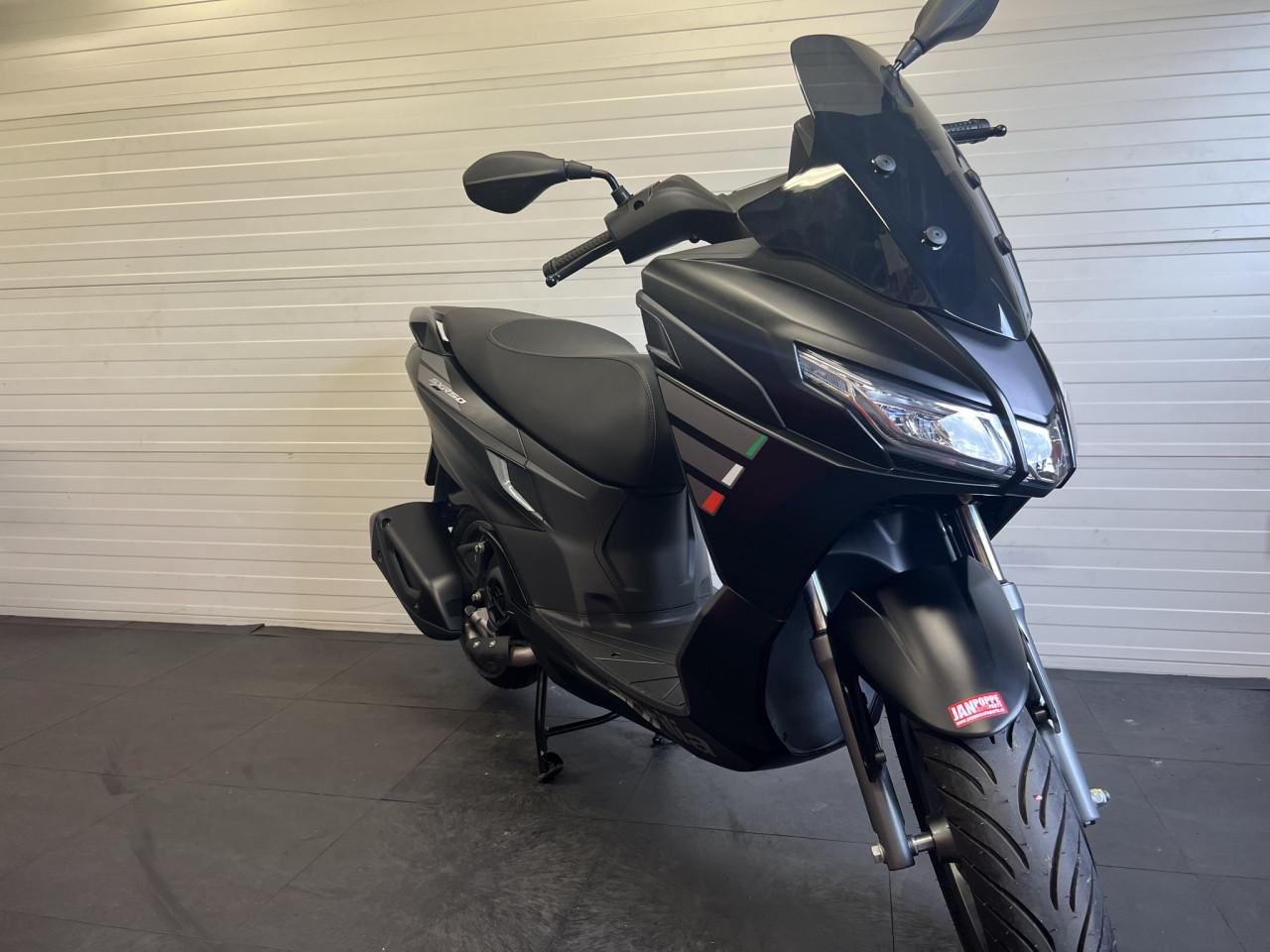 Aprilia SXR 50 mat zwart nu uit voorraad leverbaar!