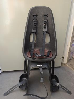 Thule fietszitje achter