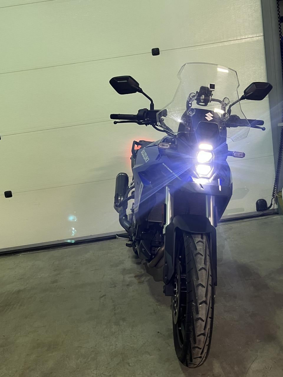 Suzuki v Strom 800 2024