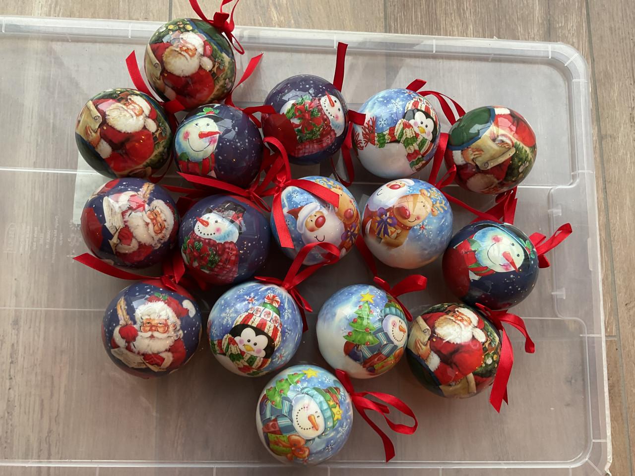 15 Kerstballen, met kerstman, pinguin, sneeuwpop, onbreekbaar