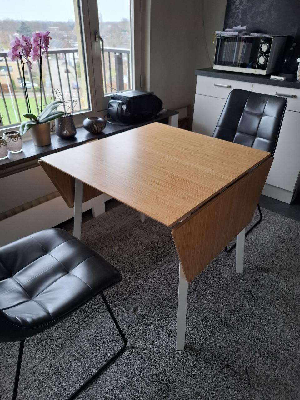 Keukentafel en 2 stoelen