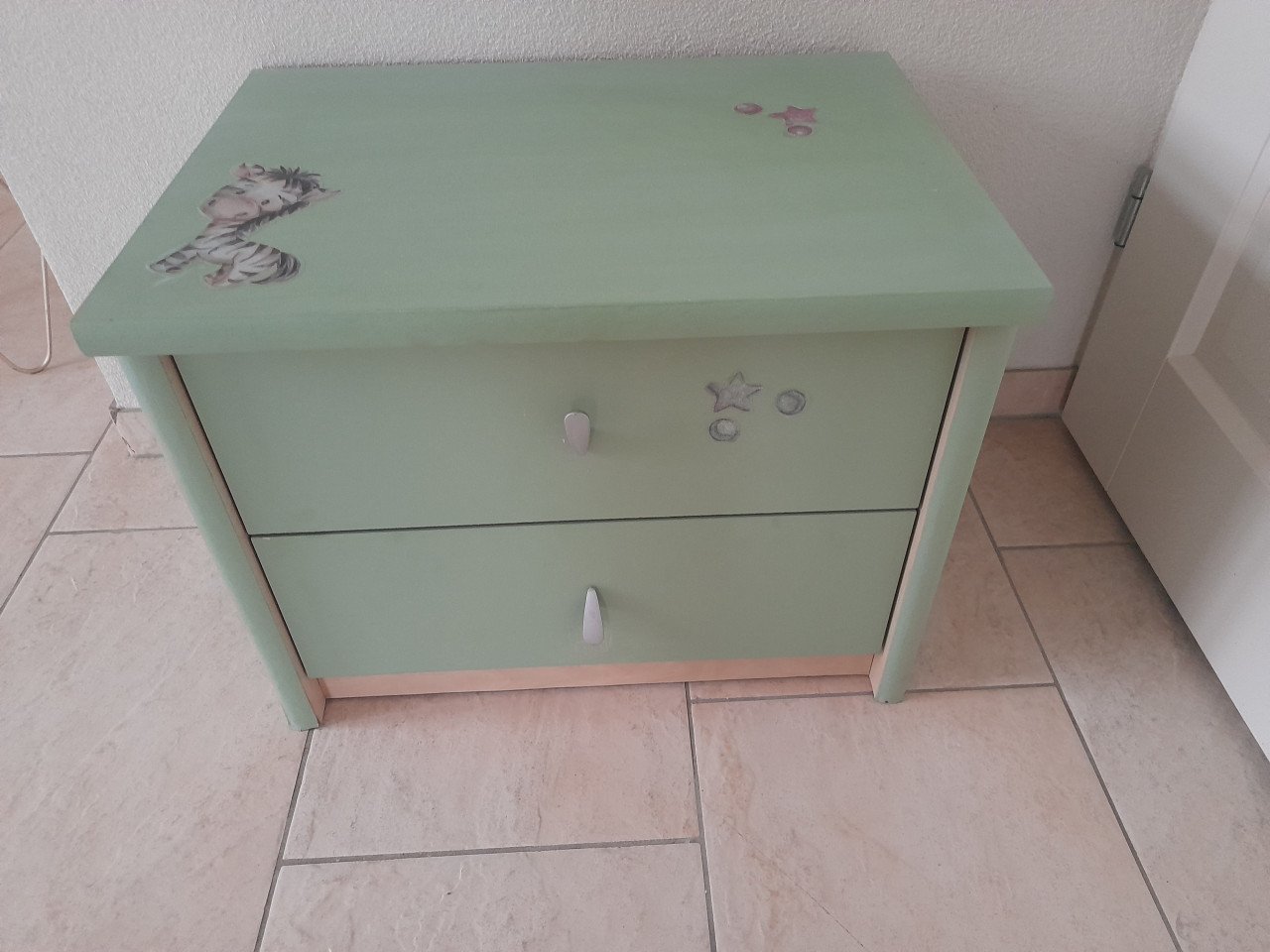 Leuk nachtkastje  55x40x 44H (in goede staat )