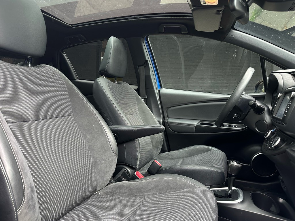 Toyota Yaris 1.5 hybride // premium uitvoering //