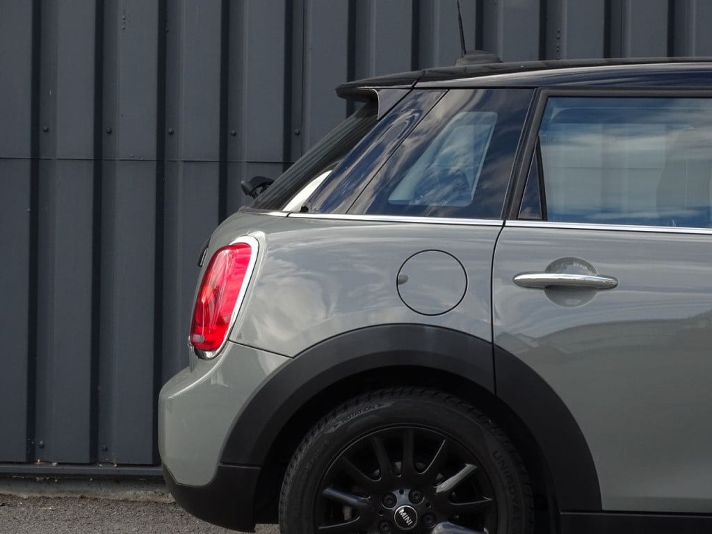 Mini Cooper mini 1.5 business | navi | bluetooth | 16"