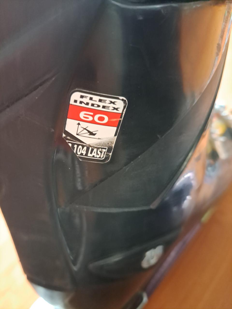 1 set Ski's + schoenen maat 42-43