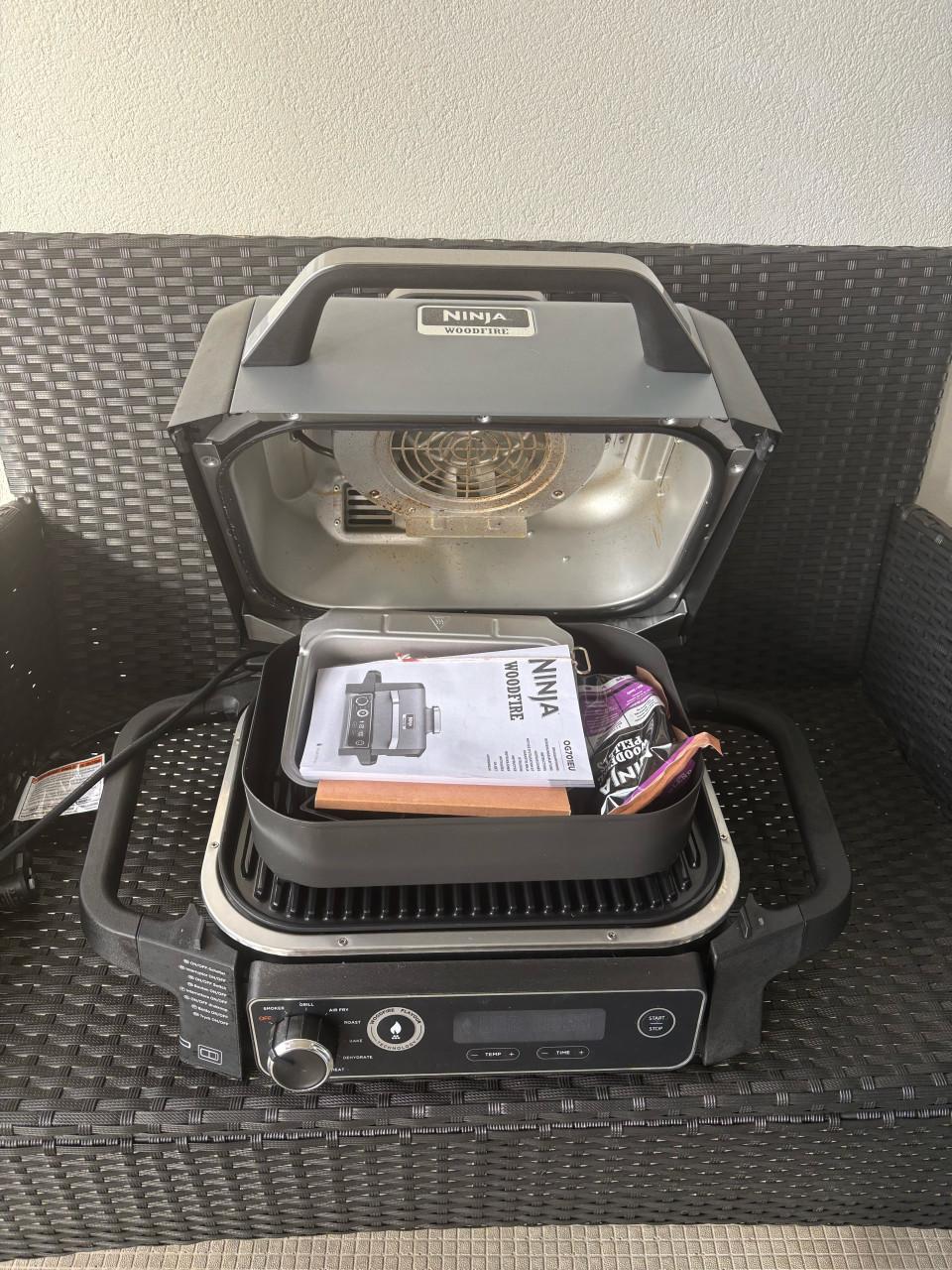 Ninja Woodfire Electric BBQ Grill & Smoker OG701EU