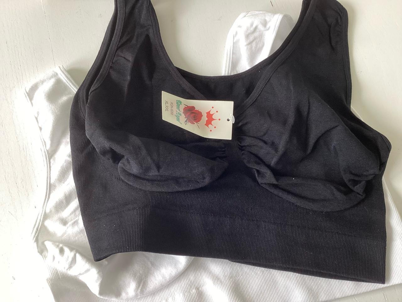 2 splinter nieuwe BHs rekening zit er nog bij maat XL/XXL
