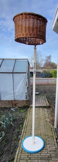 Korfbalpaal met mand