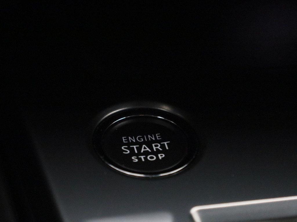 Peugeot 308 1.6 plug-in hybrid 180 allure | navigatie | apple carplay / and