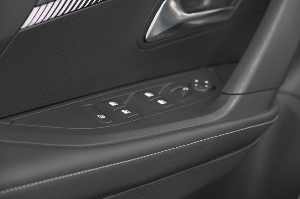 Peugeot 2008 puretech 100 allure | camera | navigatie | parkeersensoren | a