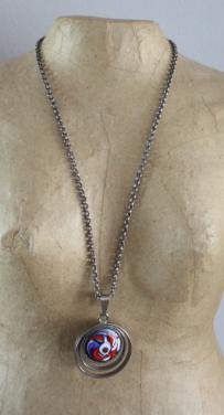 Zilverkleurige ketting met  kleurrijke hanger