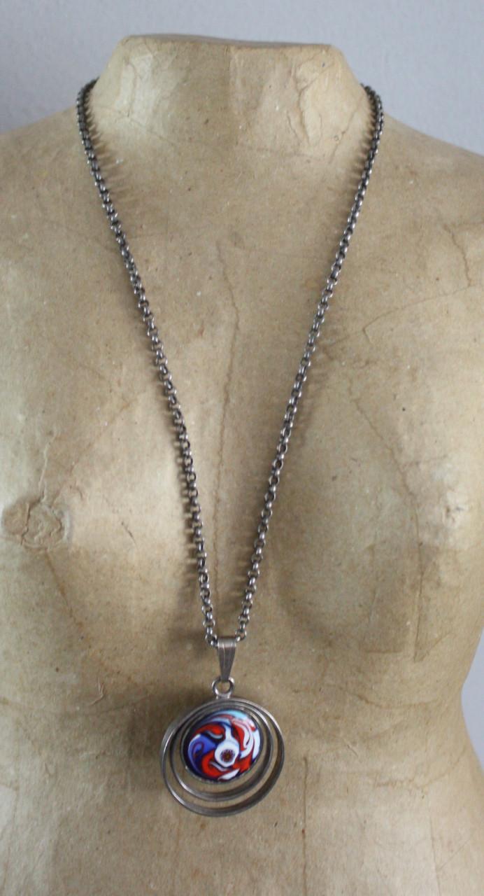 Zilverkleurige ketting met  kleurrijke hanger