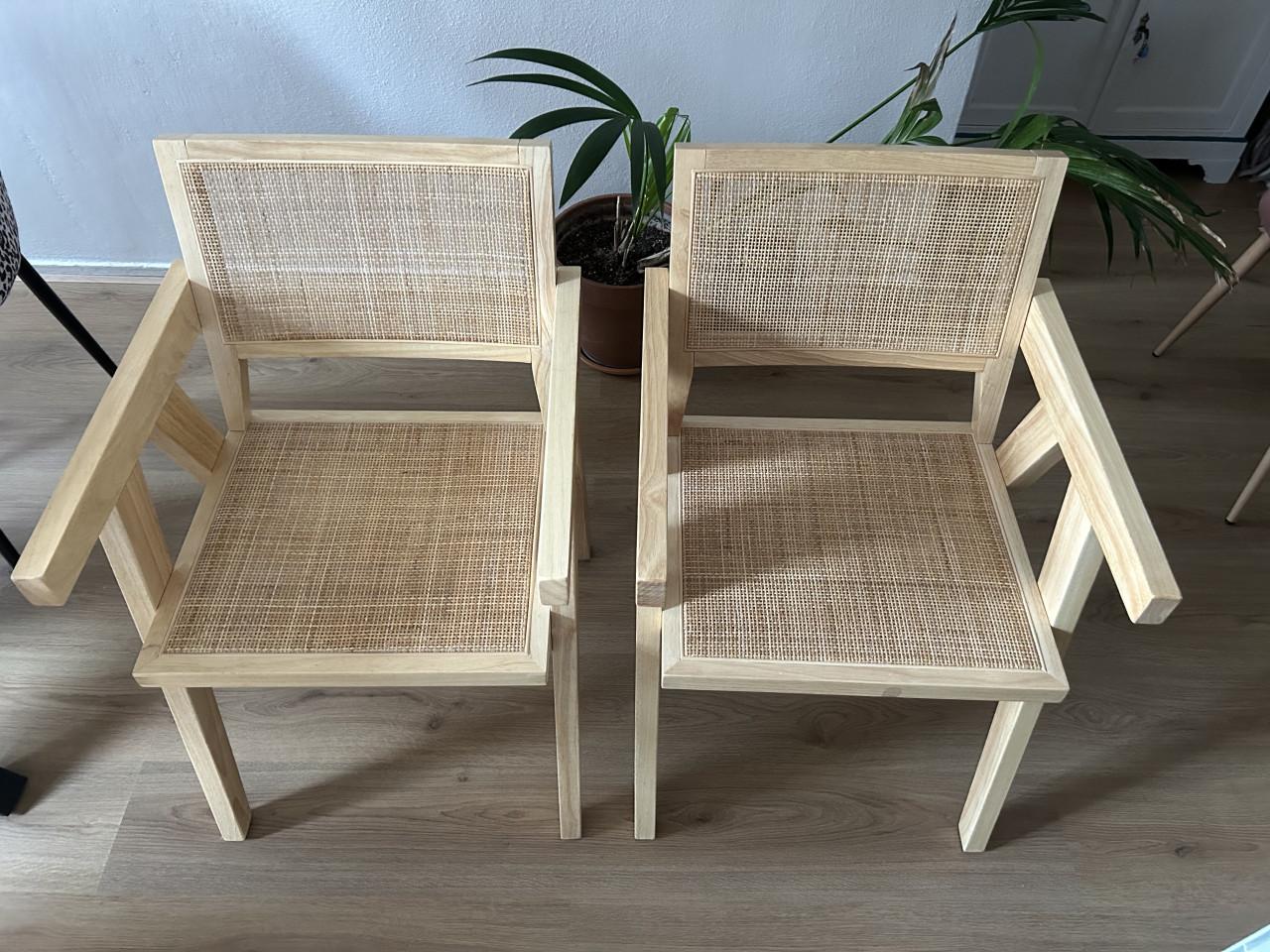 2 rotan stoelen