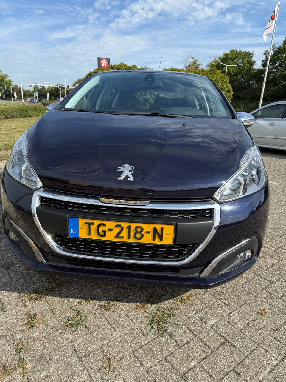 Peugeot 208 - 1.2 pure tech blue lease executive