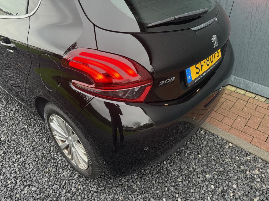 Peugeot 208 1.2 puretech blue lease executive 5-drs