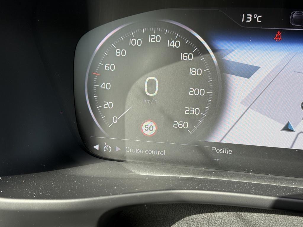 Volvo XC40 t4 190pk aut8 r-design| camera| trekhaak| elek.stoel| stoel.verw