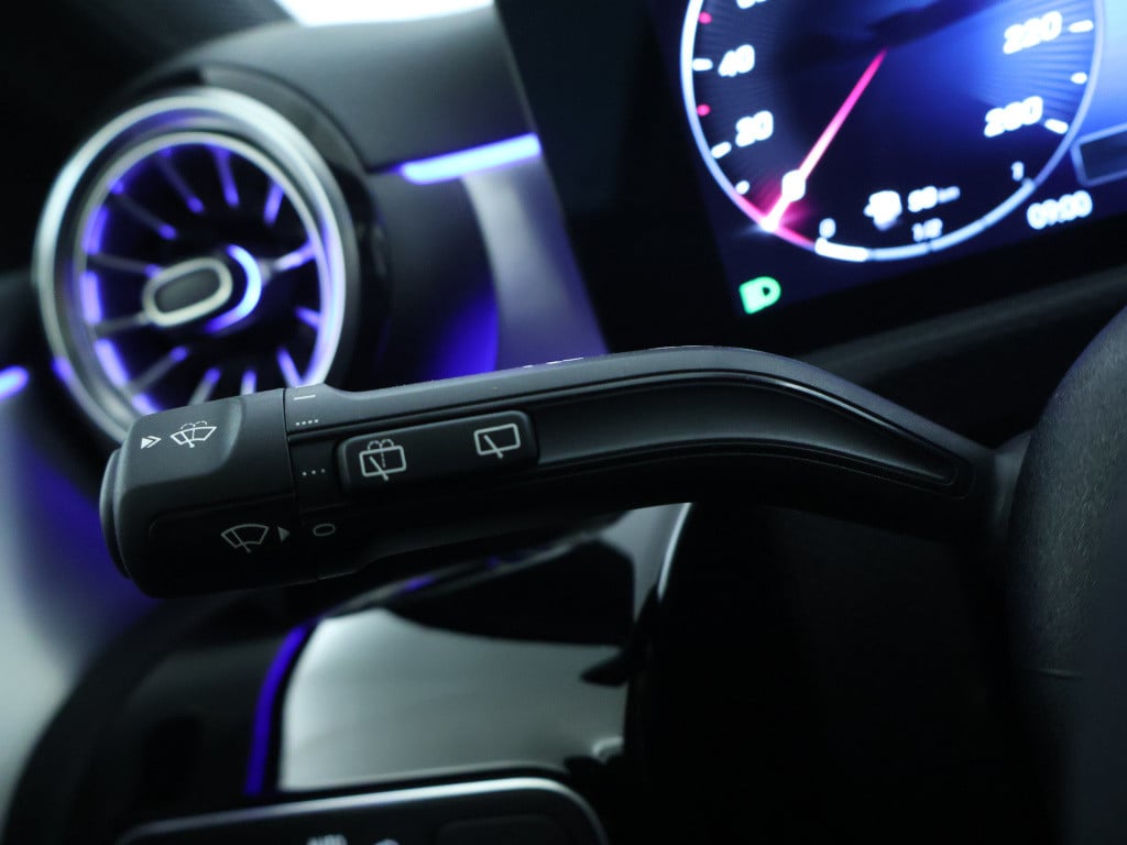 Mercedes-Benz A-Klasse 180 business solution amg | nightpakket | parkeerpak