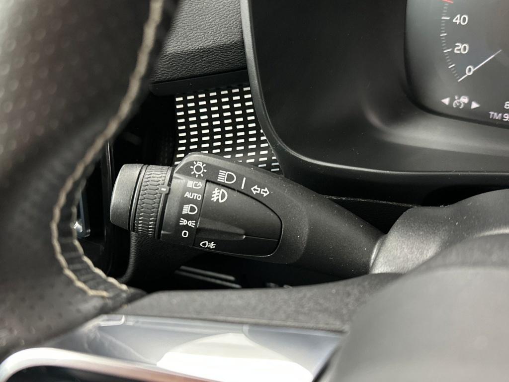 Volvo XC40 t5 262pk recharge r-design| pano| 360camera| adap.cruise| trekha