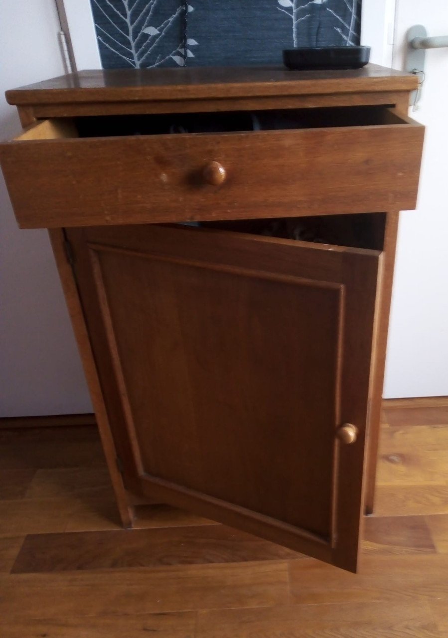 Leuk houten kastje €15,00