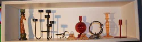 Verschillende design en vintage vaasjes en kandelaars