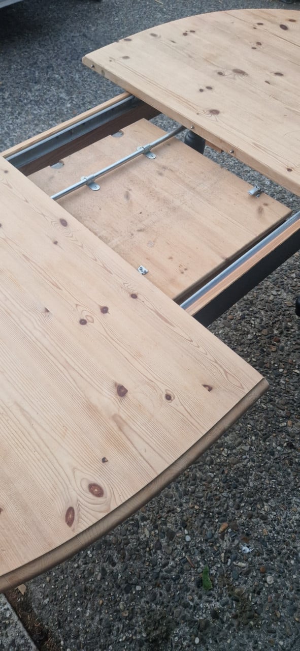 Ovale uitschuifbare eettafel