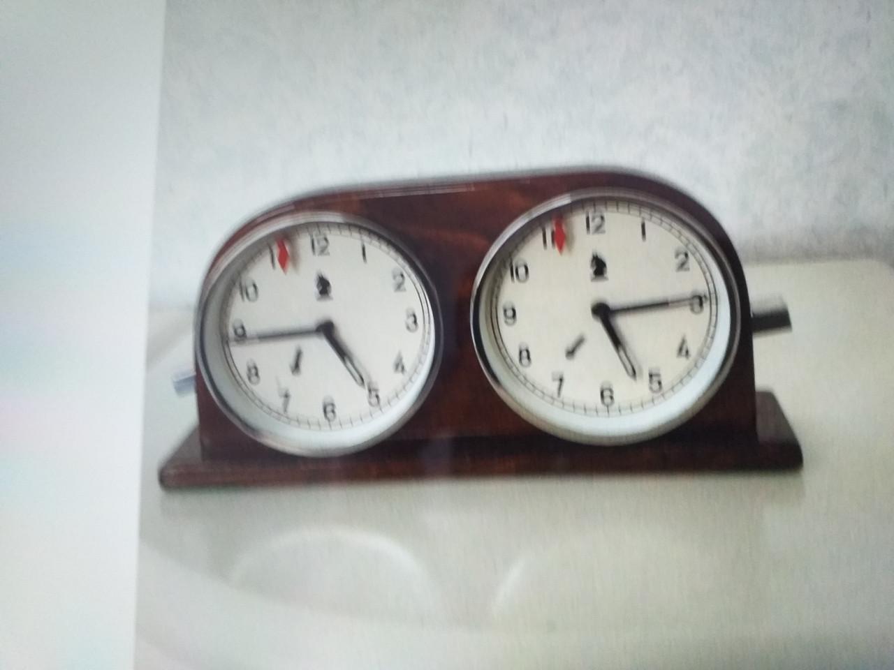 Schaakklok  Homas  MOM