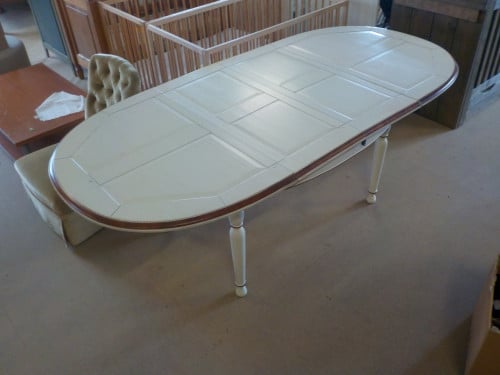 Mooie kwaliteit en in vrijwel nieuw staat verlengde eettafel 220 x 105 cm