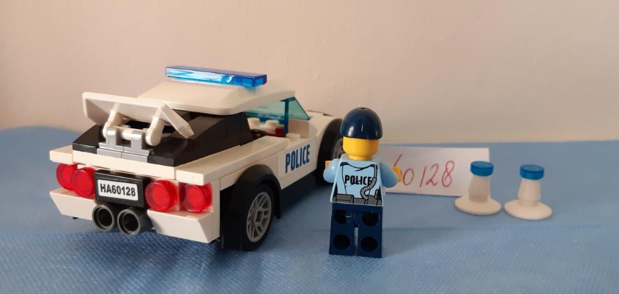LEGO City 60128: Politieachtervolging, politiewagen + jeep