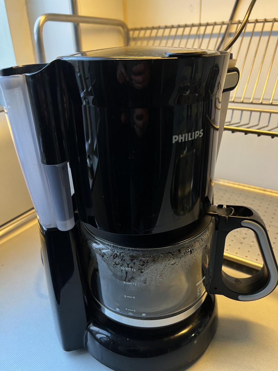 Philips Koffiezetapparaat HD7448/20 en TOMADO rvs waterkoker samen €20,-