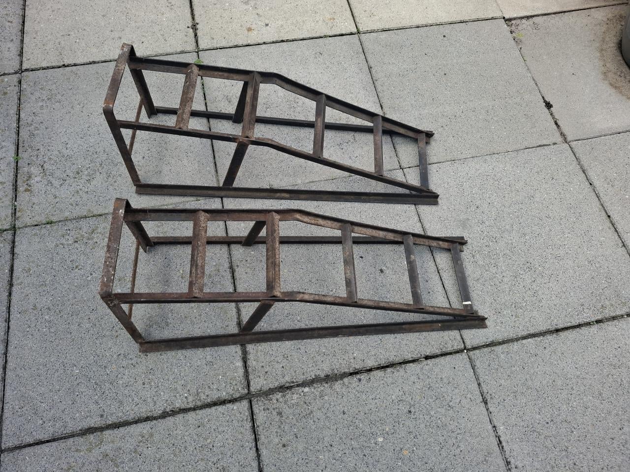 Set van twee stevige oprijbokken,