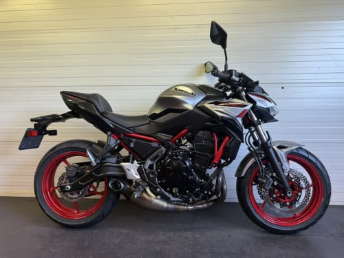 Zeer nette en jonge Kawasaki Z650 incl. beurt en garantie!