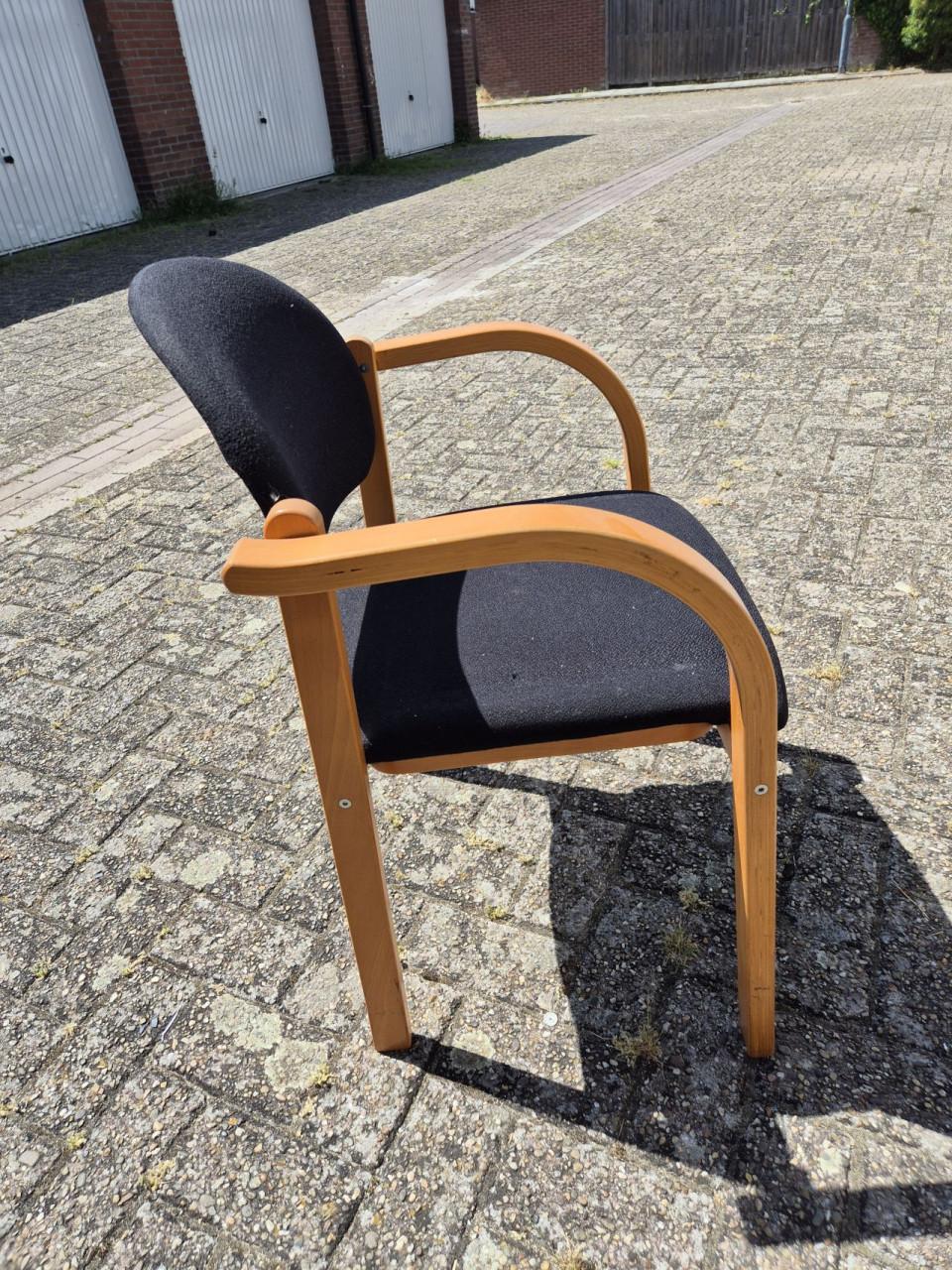 Vijf eetkamerstoelen