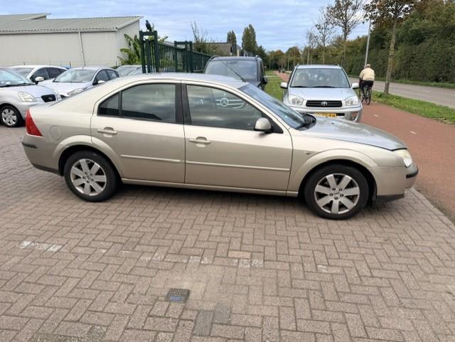 Ford Mondeo 2.0-16v first edition