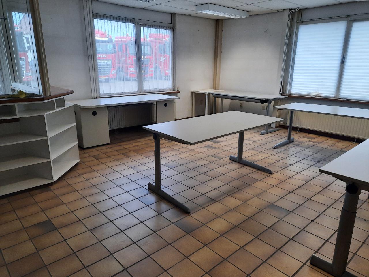 Tafels en kantoormeubels