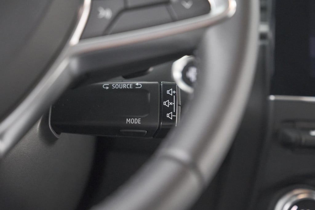 Renault Captur mild hybrid 140 edc techno | camera | 9.3 inch scherm | appl
