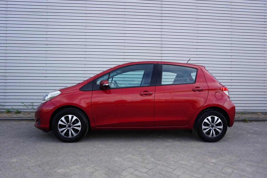 Toyota Yaris 1.0 vvt-i aspiration airco / navi / camera / bt / elektr. rame