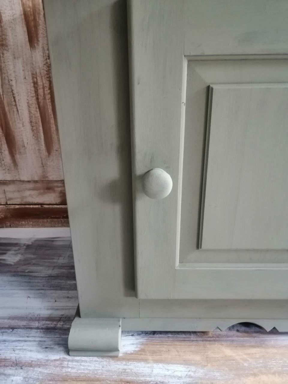 Robuust kastje met een deurtje
