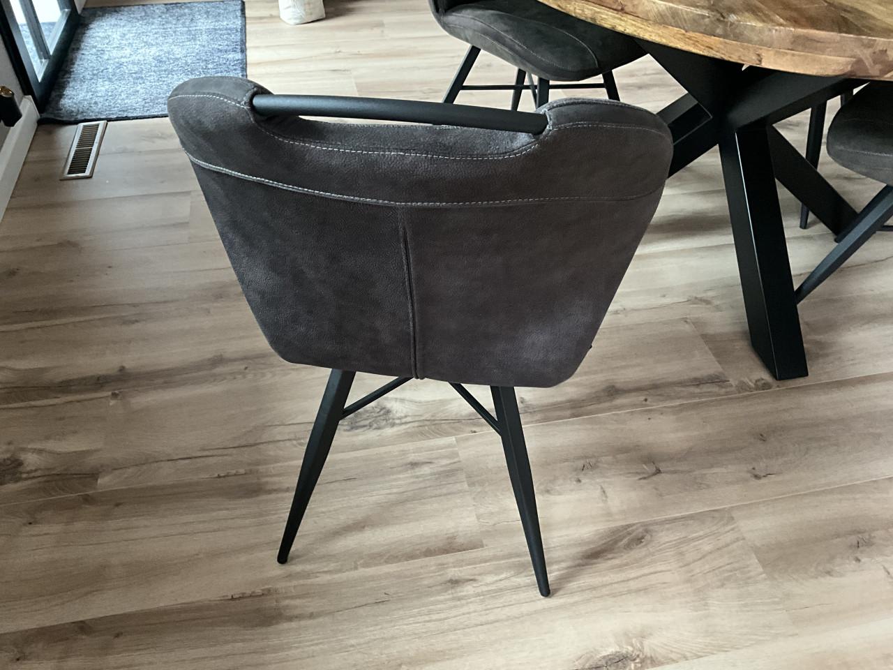 Eetkamerstoelen 4