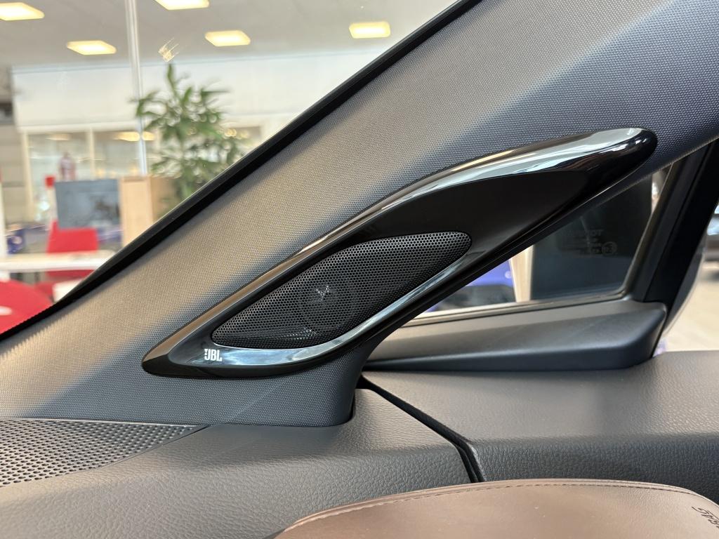 Toyota C-hr 1.8 hybrid executive