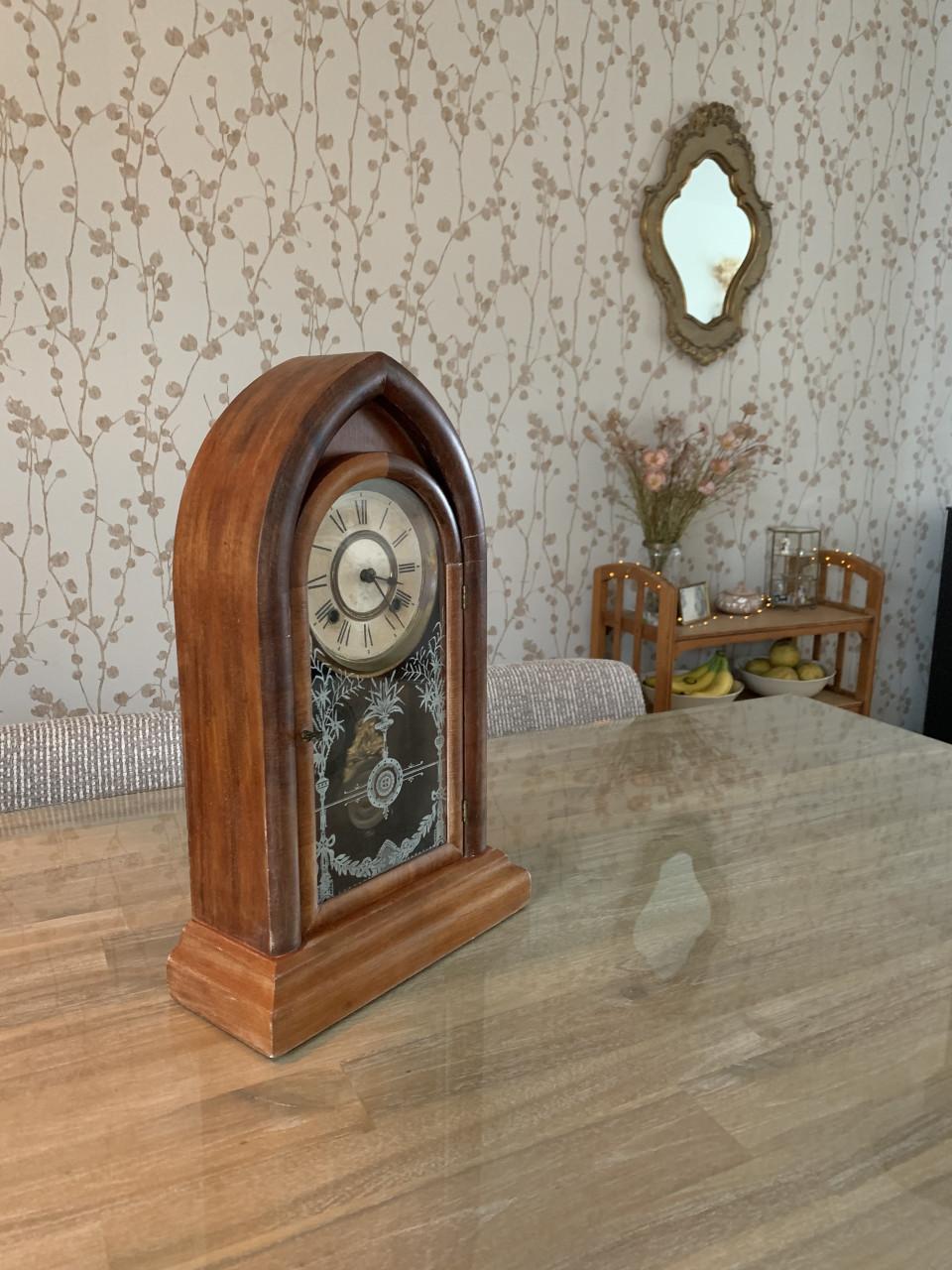 ✨Schitterende Amerikaanse Tudor Tafelklok uit New York!✨