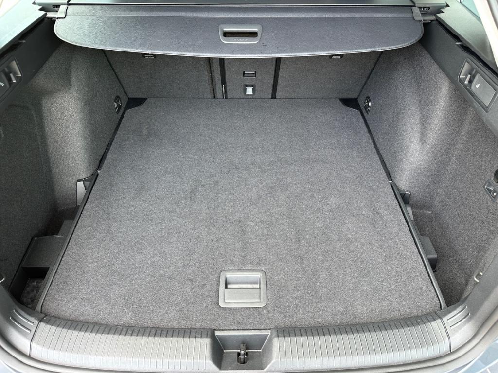 Volkswagen Golf variant 1.5 etsi dsg life | trekhaak | navi | adap. cruise 