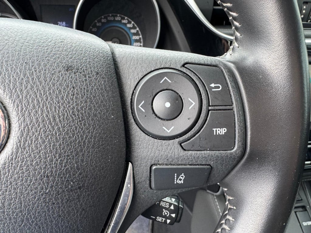 Toyota Auris 1.8 hybrid lease pro